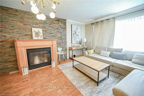 905 Woodbine Court Kitchener ON N2R 1X4