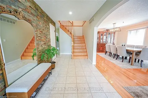 905 Woodbine Court Kitchener ON N2R 1X4