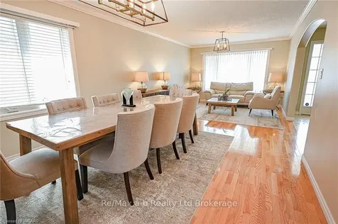 905 Woodbine Court Kitchener ON N2R 1X4