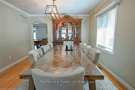 905 Woodbine Court Kitchener ON N2R 1X4