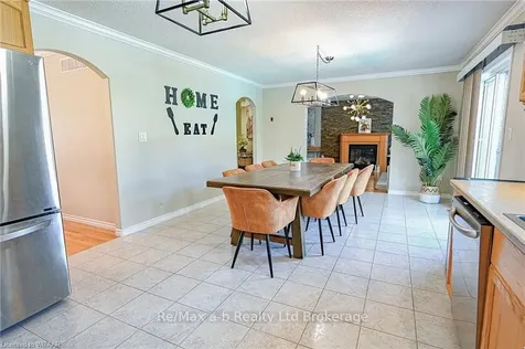 905 Woodbine Court Kitchener ON N2R 1X4