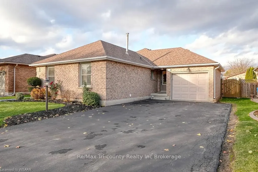 22 Coxwell Crescent Brantford ON N3P 1Z1
