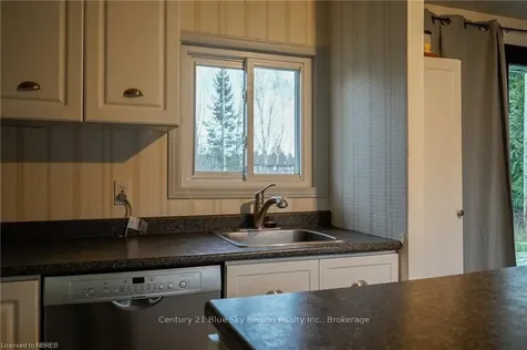 728 Maple Hill Road Powassan ON P0H 1Z0