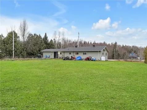 728 Maple Hill Road Powassan ON P0H 1Z0