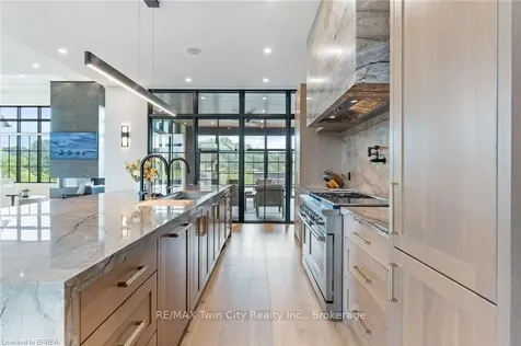 24 Westlake Boulevard Brantford ON N3T 0C9