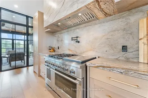 24 Westlake Boulevard Brantford ON N3T 0C9