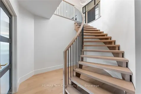 24 Westlake Boulevard Brantford ON N3T 0C9