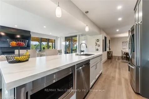 24 Westlake Boulevard Brantford ON N3T 0C9