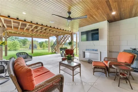 24 Westlake Boulevard Brantford ON N3T 0C9