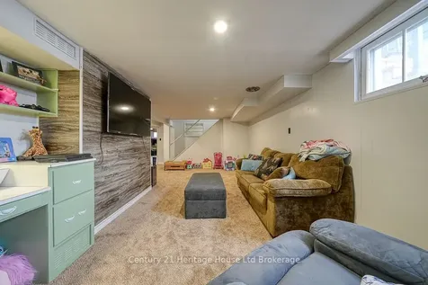 19 Meadow Road Brantford ON N3R 3K9