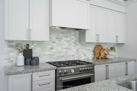 112 Goldie Court Blue Mountains ON L9Y 0V5