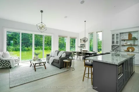 112 Goldie Court Blue Mountains ON L9Y 0V5