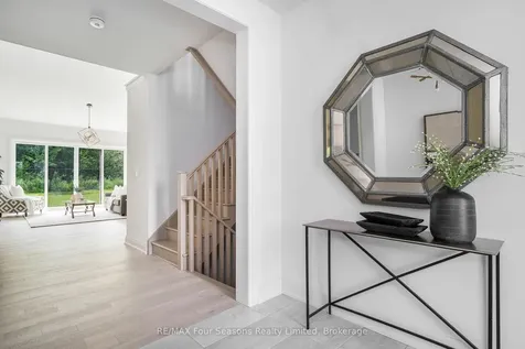 112 Goldie Court Blue Mountains ON L9Y 0V5