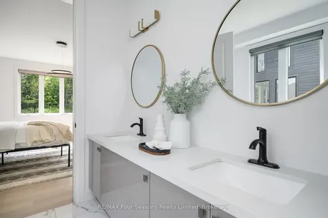 112 Goldie Court Blue Mountains ON L9Y 0V5