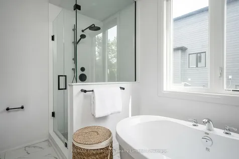 112 Goldie Court Blue Mountains ON L9Y 0V5