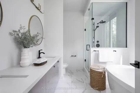 112 Goldie Court Blue Mountains ON L9Y 0V5