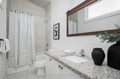 112 Goldie Court Blue Mountains ON L9Y 0V5