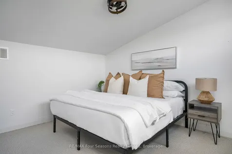 112 Goldie Court Blue Mountains ON L9Y 0V5