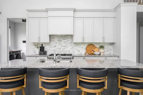 112 Goldie Court Blue Mountains ON L9Y 0V5