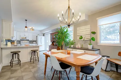 98 Mccarron Crescent Waterloo ON N2L 5N2