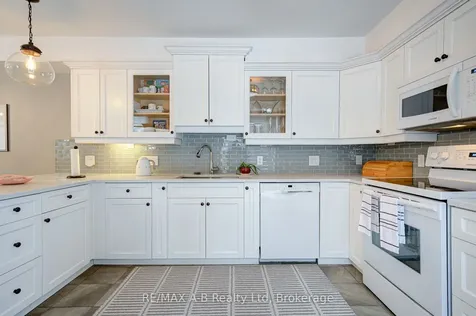 98 Mccarron Crescent Waterloo ON N2L 5N2