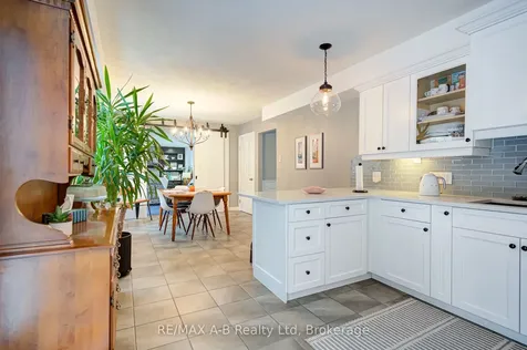 98 Mccarron Crescent Waterloo ON N2L 5N2