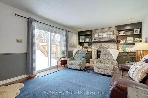 98 Mccarron Crescent Waterloo ON N2L 5N2