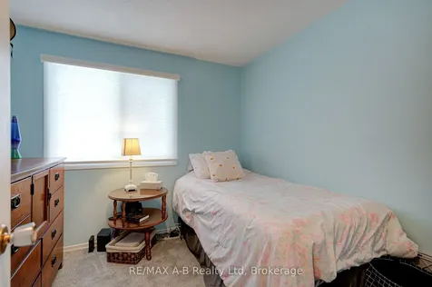98 Mccarron Crescent Waterloo ON N2L 5N2