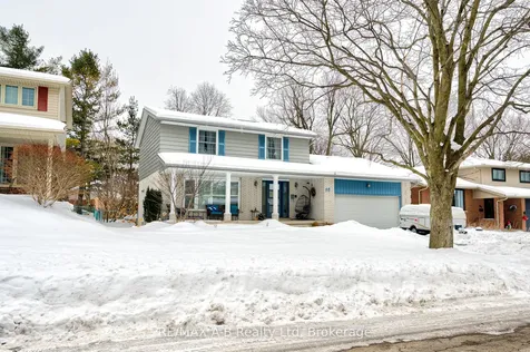 98 Mccarron Crescent Waterloo ON N2L 5N2