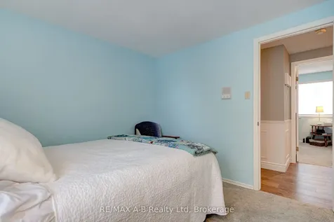 98 Mccarron Crescent Waterloo ON N2L 5N2