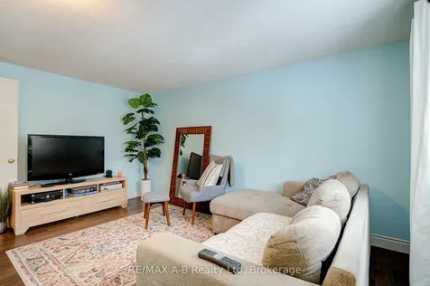 98 Mccarron Crescent Waterloo ON N2L 5N2
