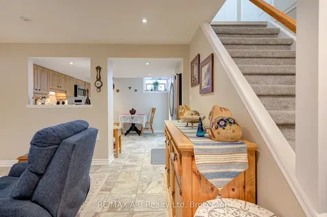 98 Mccarron Crescent Waterloo ON N2L 5N2