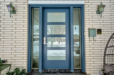 98 Mccarron Crescent Waterloo ON N2L 5N2