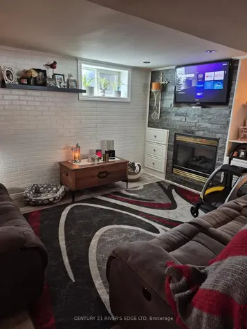 757 Comstock Crescent Brockville ON K6V 6C9