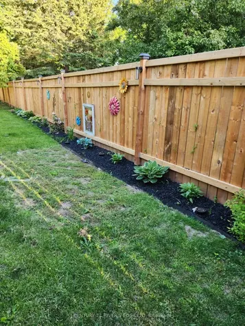 757 Comstock Crescent Brockville ON K6V 6C9