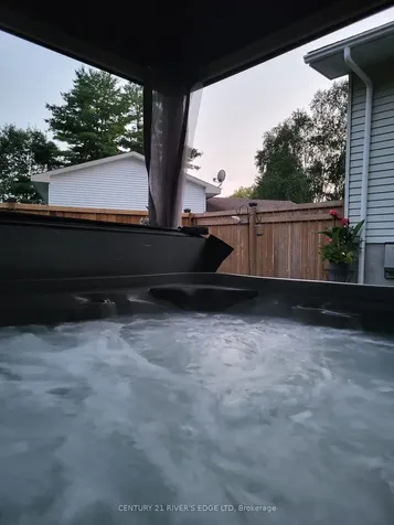 757 Comstock Crescent Brockville ON K6V 6C9