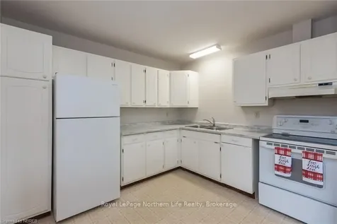 43 Rosedale Court North Bay ON P1A 3W1