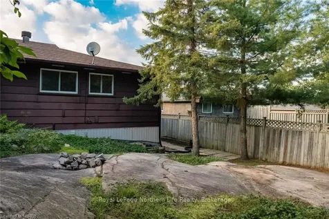 43 Rosedale Court North Bay ON P1A 3W1