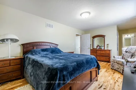 9 Lovell Crescent Brantford ON N3T 6P3