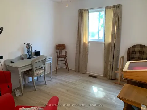 382 Victoria Avenue Gananoque ON K7G 2S5