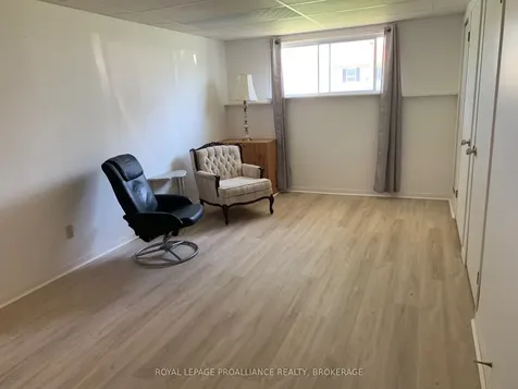 382 Victoria Avenue Gananoque ON K7G 2S5