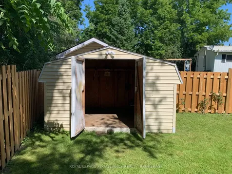 382 Victoria Avenue Gananoque ON K7G 2S5