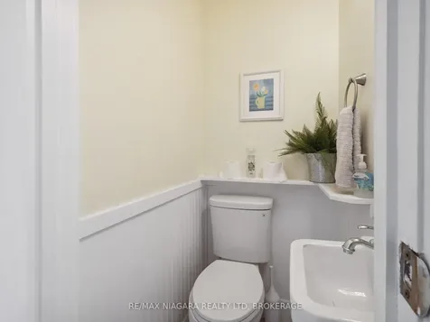 487 Point Abino Road S Fort Erie ON L0S 1N0