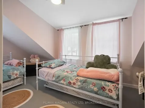 487 Point Abino Road S Fort Erie ON L0S 1N0