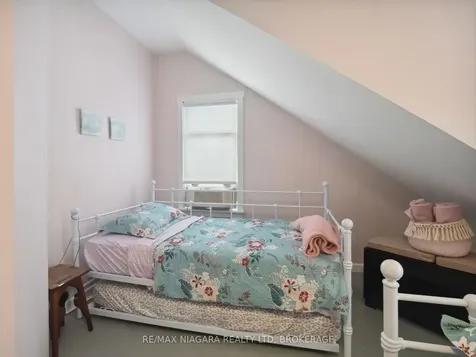 487 Point Abino Road S Fort Erie ON L0S 1N0