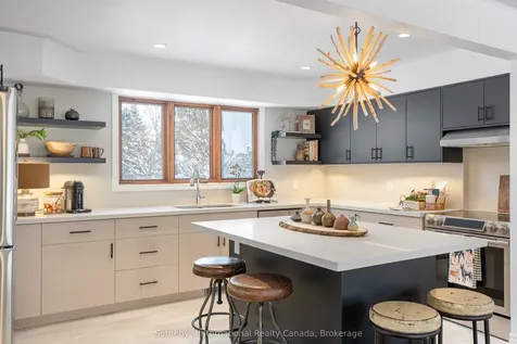 26 Curling Road Bracebridge ON P1L 1M6