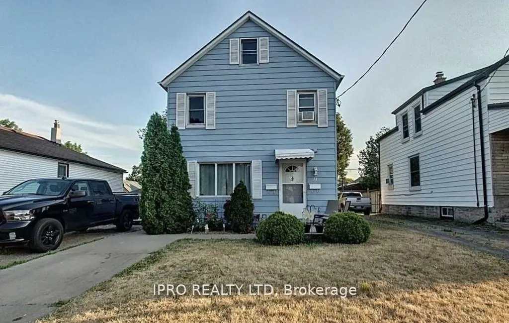 31 Elmwood Avenue Cambridge ON N1R 4X9