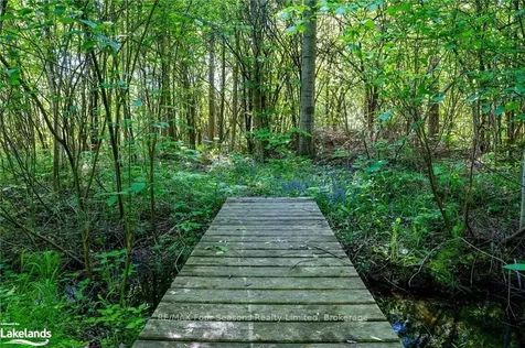 110 Scotts Court Blue Mountains ON N0H 1J0