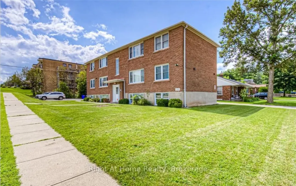 318 Dolph Street S Cambridge ON N3H 2C2