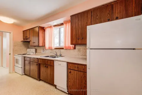 21 Crestwood Drive Cambridge ON N1S 3N8